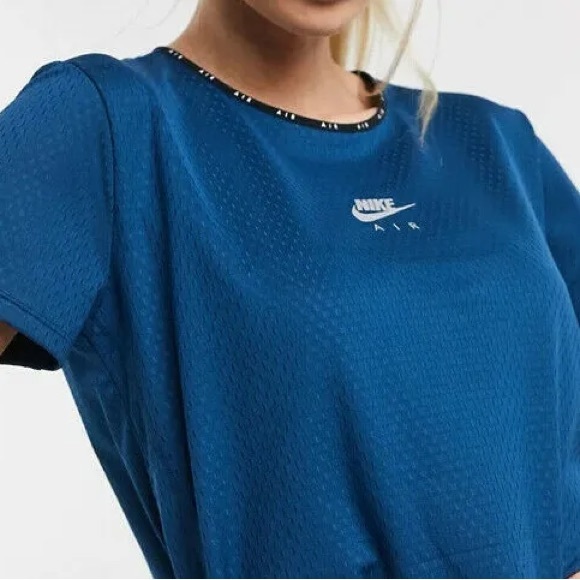 Nike Air Dri-Fit short sleeve crop top - Picture 2 of 4